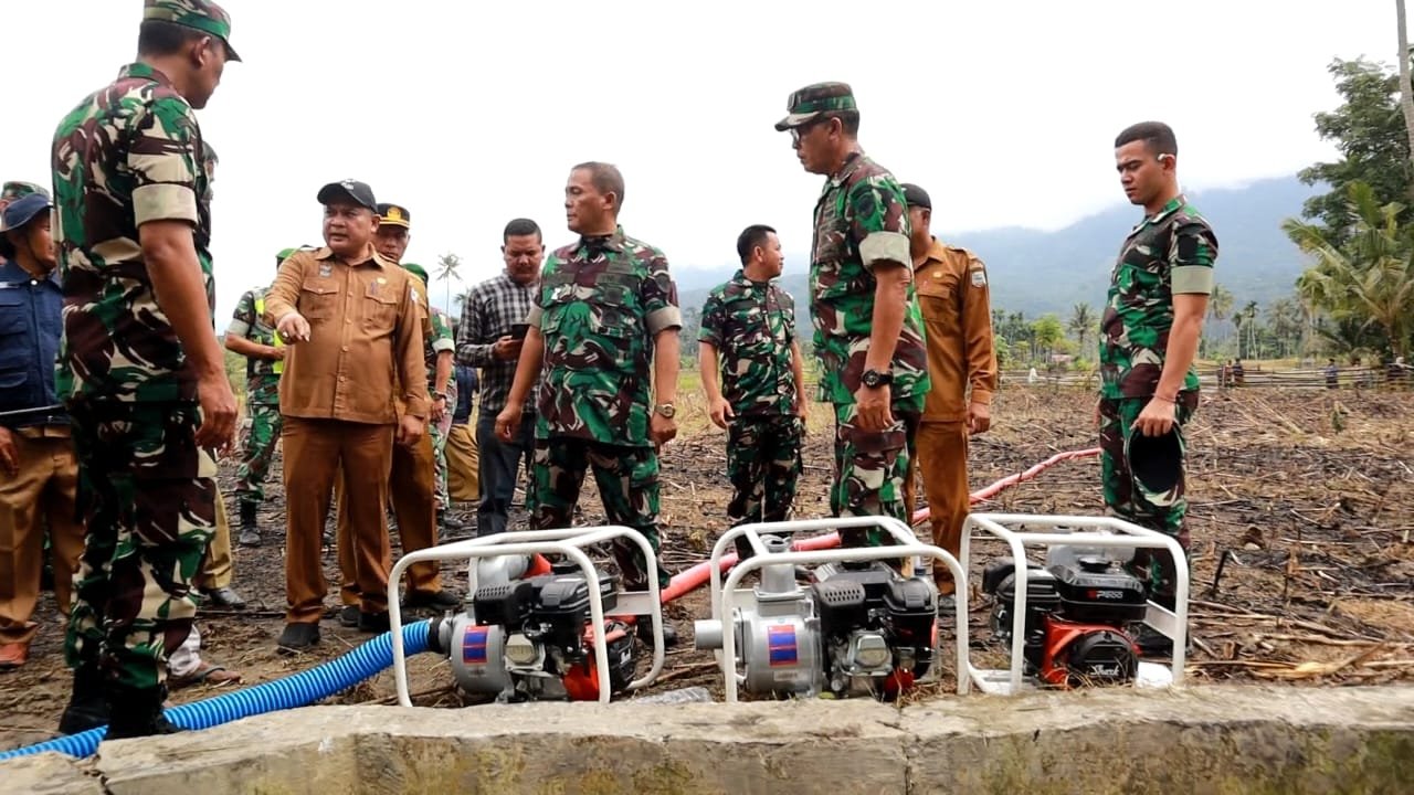 Brigjen TNI Yudi Yulistyanto, M.A saat meninjau Pompanisasi di Desa Mama's Kecamatan Darul Hasanah 