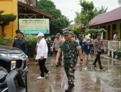 Walau Kondisi Hujan Pj. Bupati Bersama Dandim 0117, Tinjau Pelaksanaan Pemilu