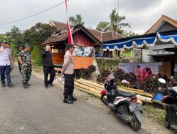 Pastikan Perhitungan Suara Pemilu Aman, Kapolsek Tumpang Bersama Muspika Patroli di TPS