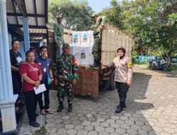 Personil Polsek Tumpang Kawal dan Amankan Pergeseran Surat Suara dari PPS Tiap Desa Menuju Gudang PPK