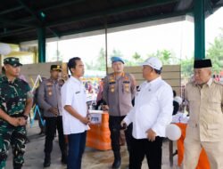 Pj. Bupati Asra Saat Mengunjungi Posko Pemantauan Pemilu Dan Pilkada Serentak 2024