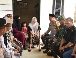 Kapolres Bireuen dan Rombongan Bezuk Petugas PPG Pemilu Pasca Alami Kecelakaan