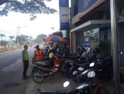 Personil Polsek Jabung, Patroli Sambangi Pemukiman Warga Serta Sarana Perbankan ATM Dan Objek Vital