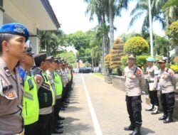 Polisi Gelar Pengamanan Rapat Pleno Rekapitulasi Pemilu 2024 di Kabupaten Malang