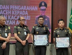 Kajari Bireuen Munawal Hadi, S.H.,M.H menerima penghargaan ADHYAKSAdigital AWARD 2024