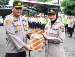 Kapolresta Manado Beri Penghargaan kepada Satker dan Personel Berprestasi