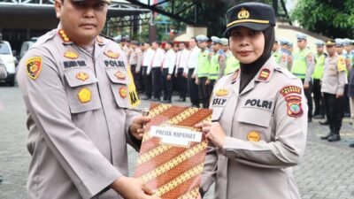 Kapolresta Manado Beri Penghargaan kepada Satker dan Personel Berprestasi
