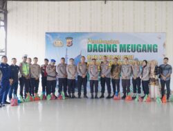 Tradisi Meugang, Kapolres Pidie Bagikan Daging Meugang Kepada Personel dan PH