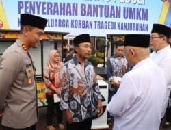 Kapolres Malang Serahkan Bantuan UMKM untuk Korban Tragedi Kanjuruhan