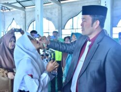 Guna Cegah Stunting, Pj. Bupati Drs. Haili Yoga,M.Si Berikan Tablet Tambah Darah Kepada Siswi SMKN 1