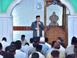 Safari Jum’at di Kampung Hakim Wih Ilang, Pj. Bupati Drs. Haili Yoga, M.Si Ingatkan Masyarakat Untuk Gemar Mambayar Zakat