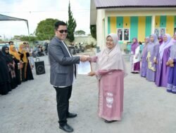 Benahi Pendidikan, Pj. Bupati Haili Yoga Serahkan 40 SK Pe- Negerian Taman Kanak-Kanak