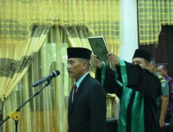 Asisten Administrasi Umum Setdakab Tri Kurnia Dilantik Menjadi Penjabat Sekretaris Daerah