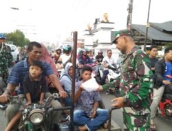 Antusias Masyarakat dan Pengguna Jalan Berburu Takjil Gratis Kodim 0102/Pidie