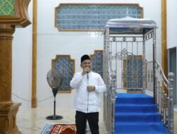Pj Bupati Melaksanakan Safari Ramadan Ke Masjid Istiqomah Kampung Tumpuk Tengah