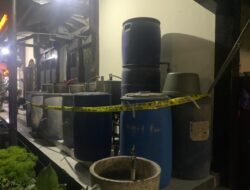 Polisi Bongkar Pabrik Miras Rumahan Ilegal Terbesar di Malang