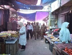 Saat Melakukan pemantauan Harga Pokok Di Pasar Pagi, Pj. Bupati Asra Akan Melakukan GPM Esok Hari