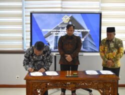 Pj. Bupati Asra Menandatangani Laporan Hasil Pemeriksaan Dan Pemberian Opini WTP