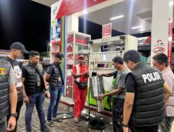 Lindungi Konsumen Dari Tindakan Kecurangan, Personel Satreskrim Polres Pidie Cek Nozzle Dispenser SPBU