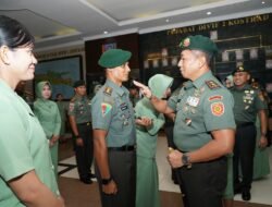 Pangdivif 2 Kostrad Pimpin Acara Tradisi Kenaikan Pangkat Perwira Satjar Divif 2 Kostrad Periode 1-4-2024
