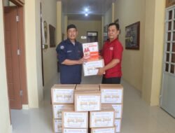 Kapolres Aceh Timur Memberikan 253 Bingkisan Lebaran Kepada Organisasi Wartawan Aceh Timur