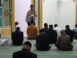 Shalat Subuh Berjamaah Bersama Warga Takengon, Kapolres Sampaikan Himbauan Kamtibmas