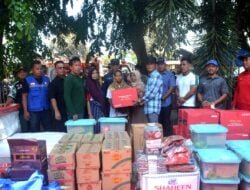 Penjabat Walikota Langsa,Syaridin.S.Pd.M.Pd Menyalurkan Bantuan Massa Panik Pasca Terjadinya Kebakaran.