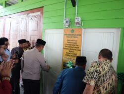 Kapolres Hadiri Penyerahan Sertifikat Tanah Wakaf Dan Sertifikat Produk Halal Pelaku Umkm Di Aceh Tengah