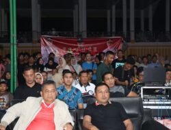 Bersama Pj Bupati Kapolres Aceh Tamiang Melakukan Nonton Bareng Timnas Indonesia Melawan Uzbekistan