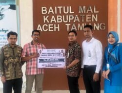 Bank Aceh Syariah Kantor Cabang Kualasimpang Menyerahkan Rp 25,8 Untuk Zakat