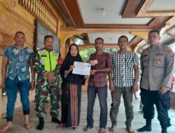 Polsek Nisam memberikan pengamanan kepada masyarakat pada saat pengambilan BLT di Kecamatan Nisam.