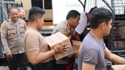 Polresta Manado Salurkan Bantuan Sembako untuk Korban Erupsi Gunung Ruang