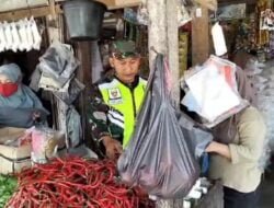 Untuk Mengetahui Harga Bahan Pokok Babinsa Koramil 03 Cek Langsung Kedai Grosir