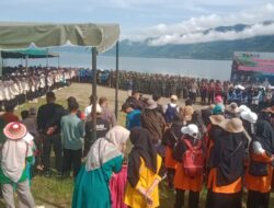 Polres Aceh Tengah Bersama Instansi terkait Bahu Membahu Bersihkan Sampah di Pinggiran Danau Lut Tawar