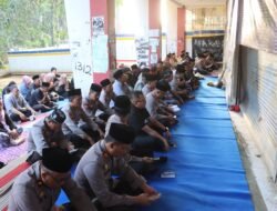 Polres Malang dan Keluarga Korban Gelar Doa Bersama di Pintu 13 Stadion Kanjuruhan