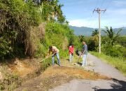 Jum’at Bersih Rutin Kampung Setie Bersihkan Pinggiran Jalan Penghubung