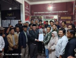 Calon Bupati dan Wakil Bupati Bener Meriah Tagore-Armia Resmi Menyerahkan Berkas Persyaratan Melalui Jalur Independen Pada KIP BM