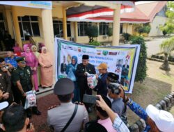 Penyaluran Sembako Secara Simbolis untuk Masyarakat Miskin Ekstrim di Aceh Singkil