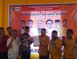 Raidin Pinim Kembali Merapat Ke Pantai Hanura Usai Resmi Mengambil Formulir Pendaftaran