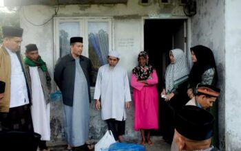 Ahad Berkah di Wih Pesam, Pj. Bupati Hampiri Kediaman Masyarakat Miskin Untuk Berbagi Kebahagiaan