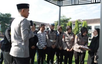 Keluarga Briptu Rian Ikut Doa Bersama di Polres Jombang