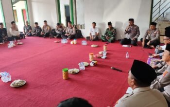 Polres Malang Proaktif Dalam Forum Jumat Curhat, Serap Aspirasi Masyarakat di Ponpes Babussalam Pagelaran