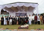 Kapolres Aceh Tengah Laksanakan Sholat ied di Lapangan Musara Alun Kabupaten Setempat