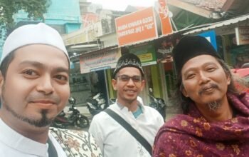 Kh.Muhtarul Anam /Gus Sableng  Pengasuh Ponpes Al Turmudzi Bawen Semarang Hadiri Acara Haul Al Habib Abu Bakar Gersik