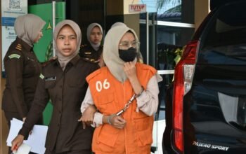 Kejari Bireuen Terima Tersangka dan Barang Bukti Perkara Kosmetik Ilegal