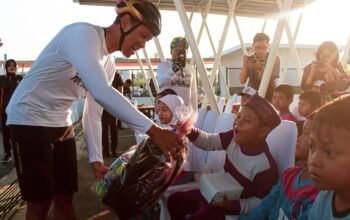 Polres Malang Gelar Bakti Sosial Sambut Hari Bhayangkara ke-78, Ratusan Siswa SD Terima Paket Alat Sekolah