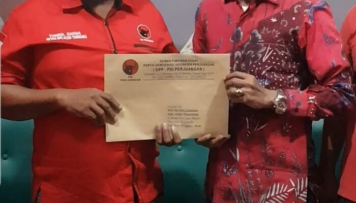 Raidin Pinim Resmi Terima Surat Tugas Konsolidasi dari Partai  PDI- P