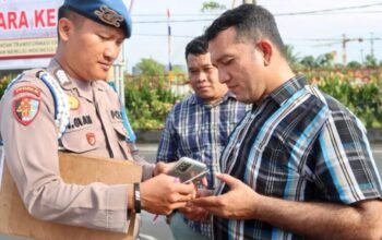 Maraknya Judi Online, Propam Polres Belawan Razia Handphone Personel