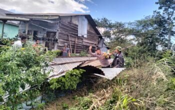 Satu Unit Rumah Warga Permata Ringsek Diterjang Angin Puting Beliung