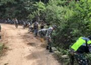 Demi Kenyamanan dan Keamanan, Satgas TMMD Bersihkan Kanan Kiri Jalan